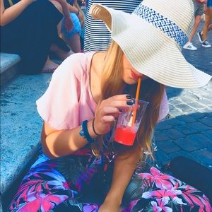 Meet your Posher, Avery